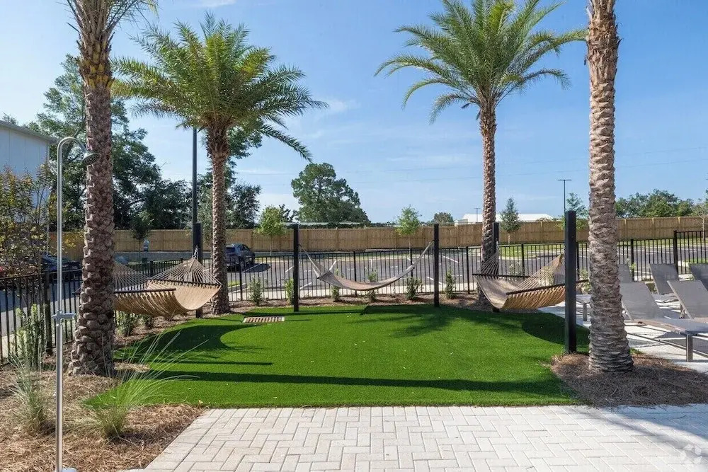 Landing Stunning 1BD Gym Pool
