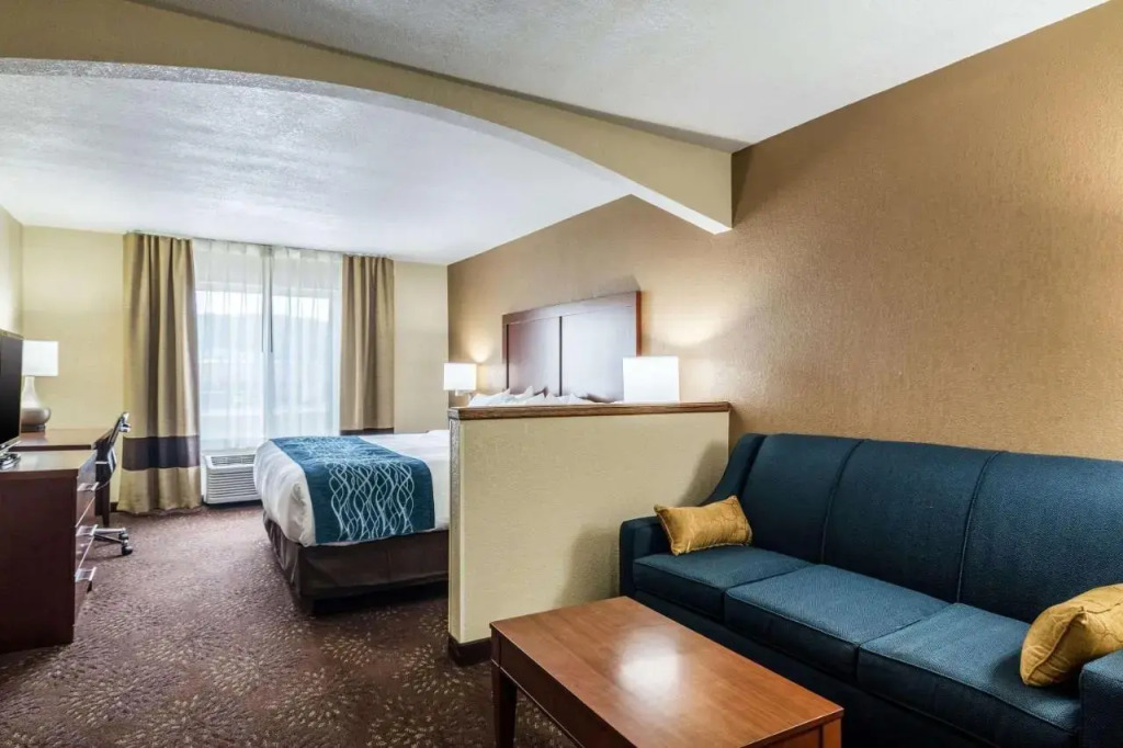 Holiday Inn Exp Stes Hannibal