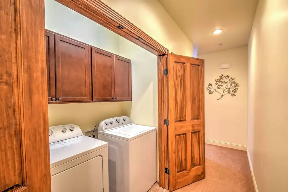 Cozy Central Glenwood Springs Condo w/ 2 Decks!
