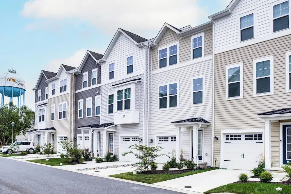 < 1 Mi to Dtwn: Waterfront Townhome in Cambridge!