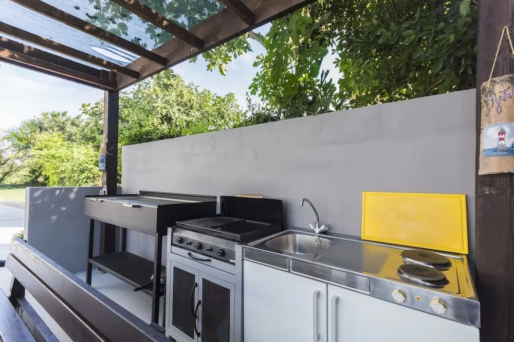 Villa With 5 Bedrooms in Pomer, With Private Pool, Enclosed Garden and
