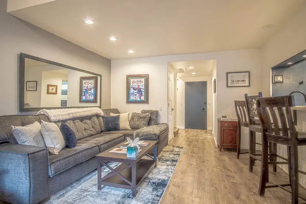 Sv124- Walk to Lifts and Town-hot tub & Pool