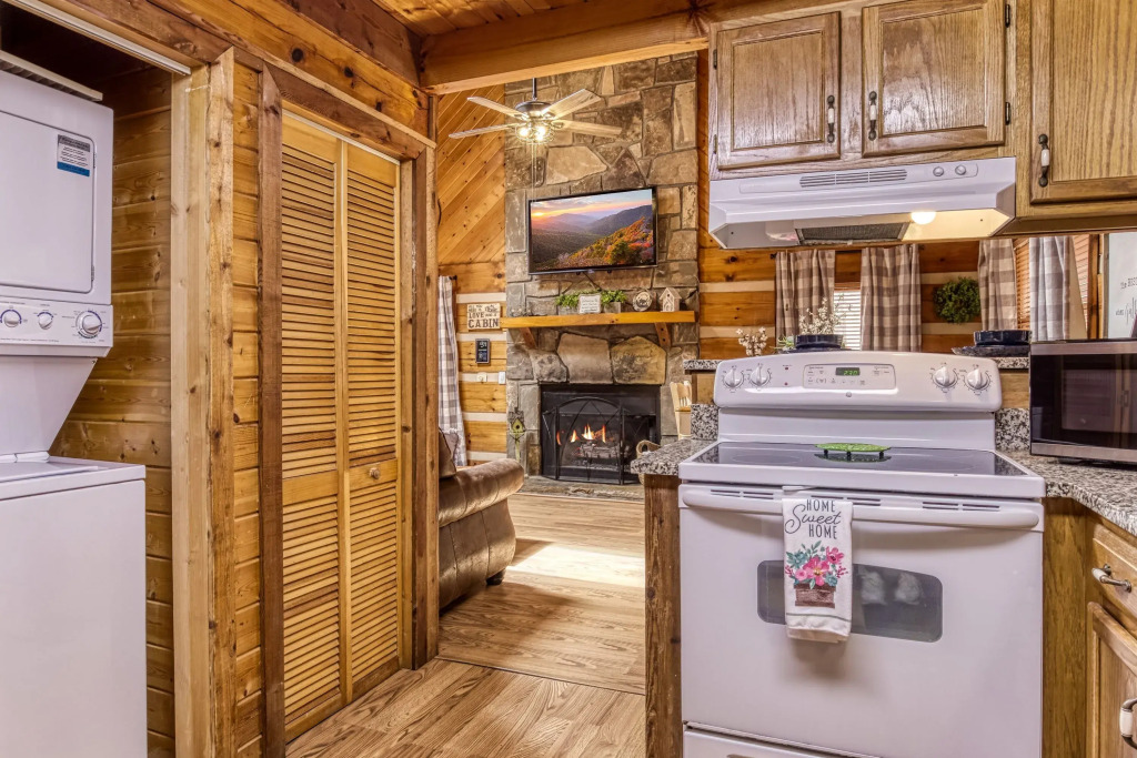 Fantastic Pet Friendly Cabin Hot Tub Fire Pit