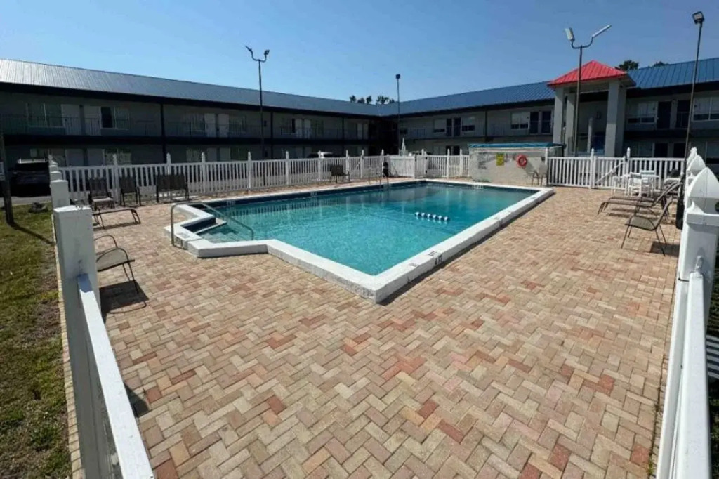 Motel 6 Englewood, FL