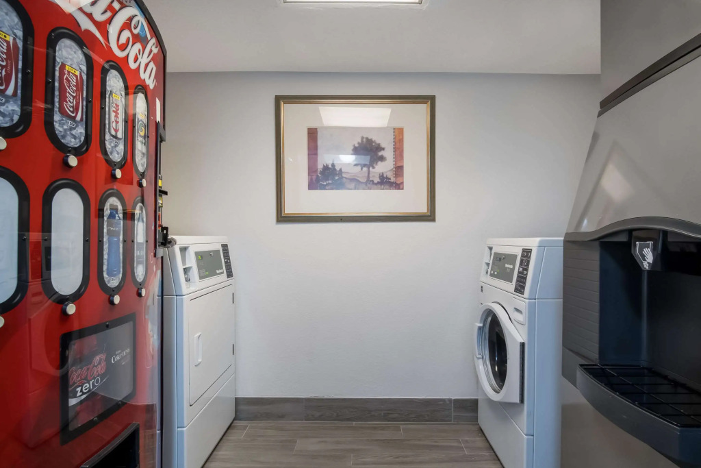 Clarion Inn & Suites Grand Rapids Airport