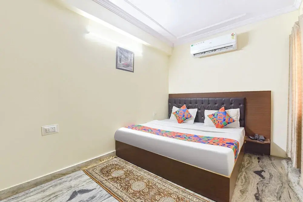 Fabhotel Royal Palace I