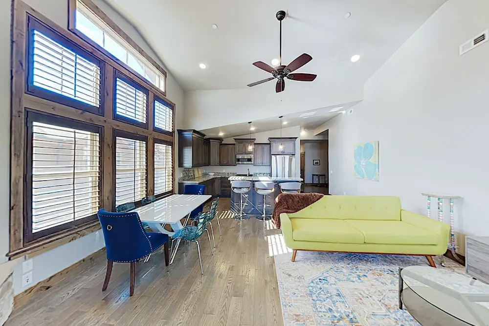 New Listing! Contemporary W/ Lake Views 3 Bedroom Condo