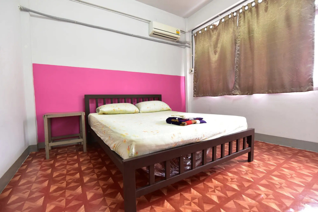 Friend House - Adults Only