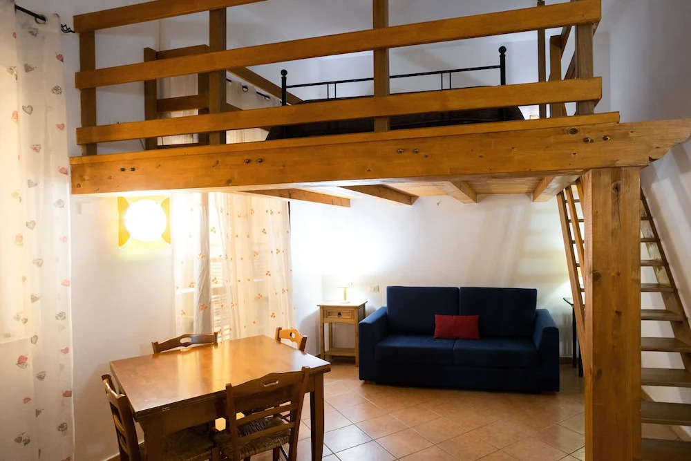 Hola Cathedral House