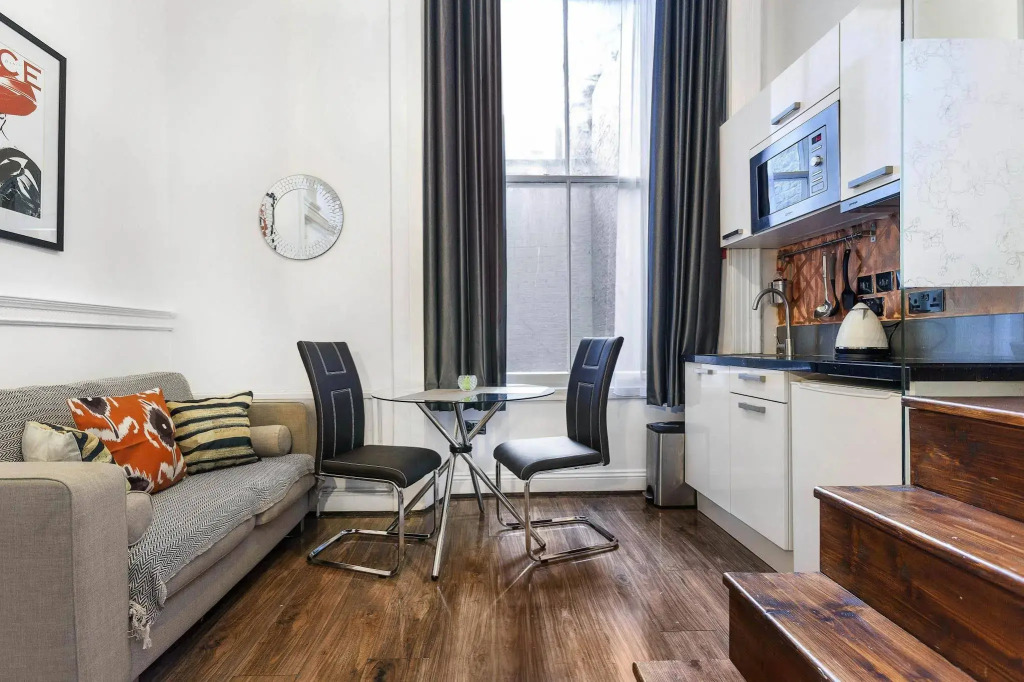 Club Living - Hyde Park Apartments