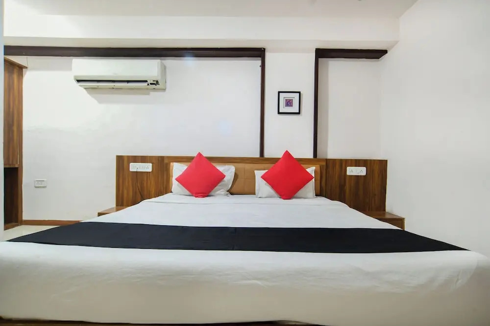 Hotel Holiday