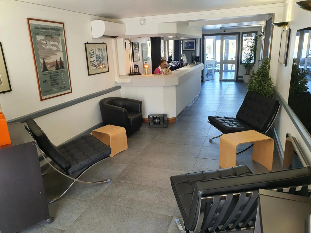 Logis - Hôtel & Restaurant des Lacs Paris Sud