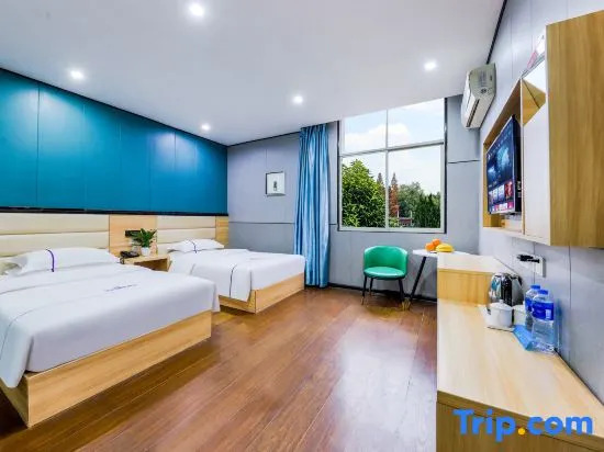 Yijia Hotel (Ji'an No.2 Middle School Pedestrian Street)