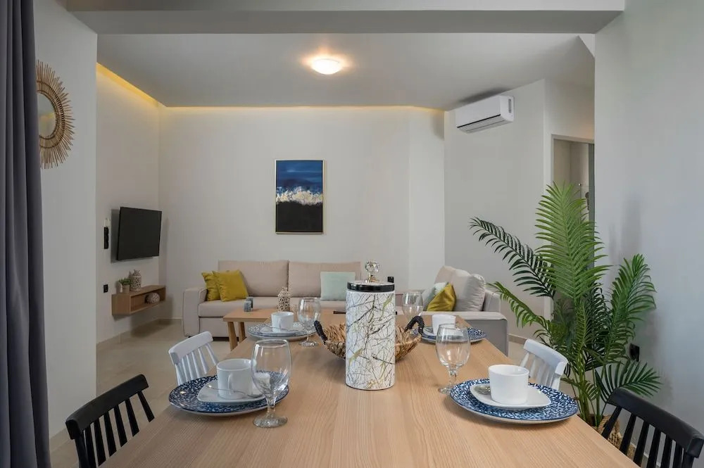 Aegean Breeze Luxury Apartments next to the sea