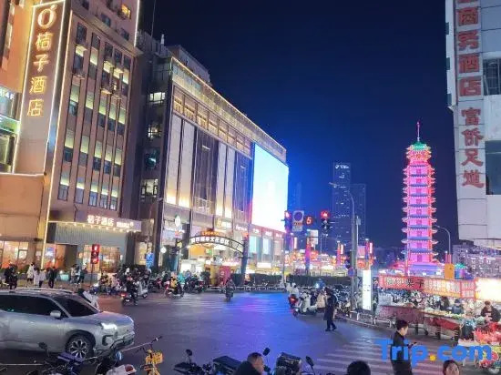 Juyi Hotel (Zhengzhou Erqi Square David City)