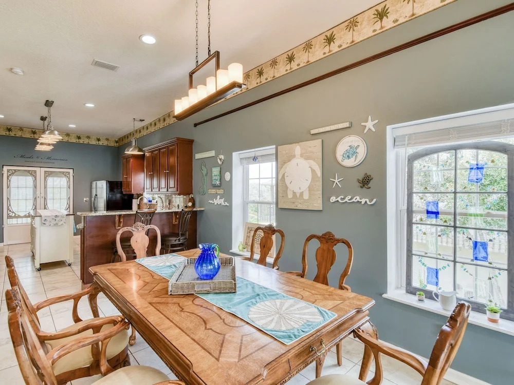 Snowbird Availability! Ocean Street By Beach 4 Bedroom Home