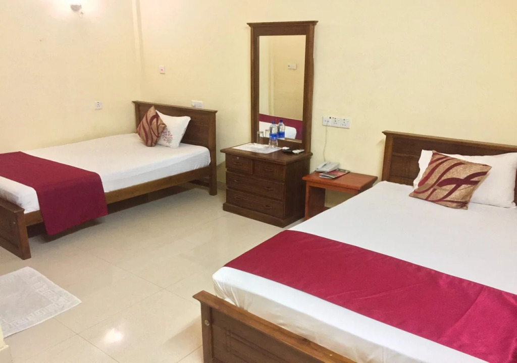 Yals Town Inn