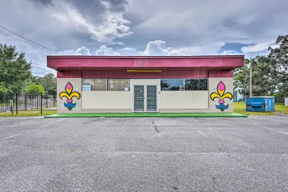 'the Float Yard' Pensacola Home w/ Pool Table