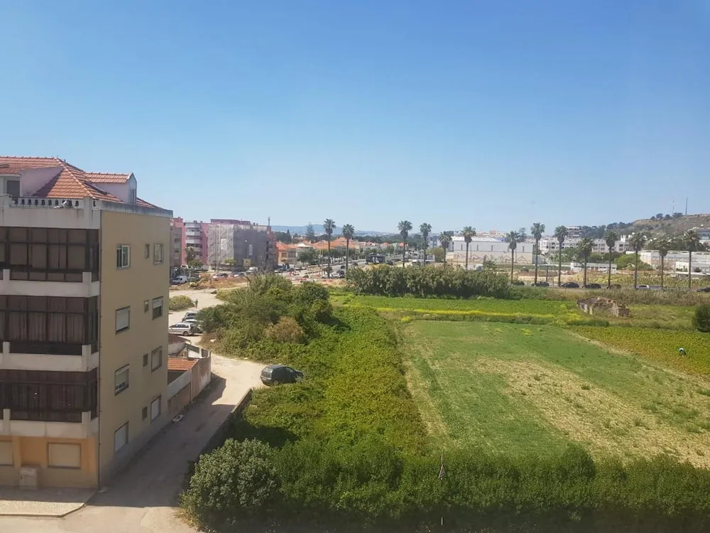 Near Beach - Family - Sleeps 4 - Wifi - Parking