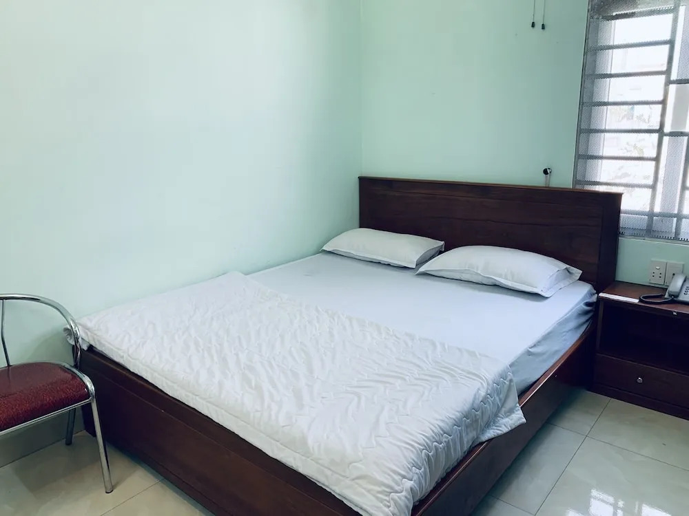 OYO 1054 Rong Vang Hotel