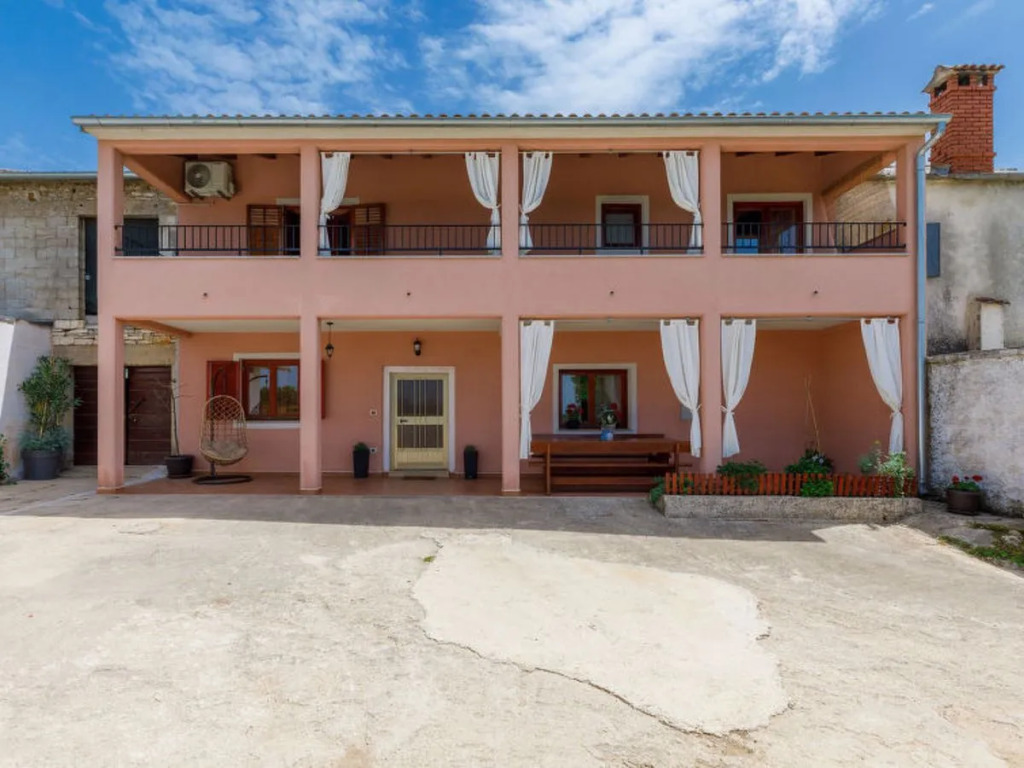Holiday Home Villa Mate i Kate by Interhome