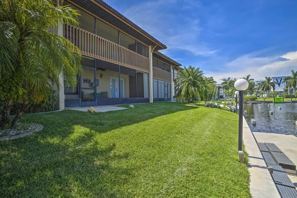Waterfront Condo w/ Dock - Walk to Fishermens!