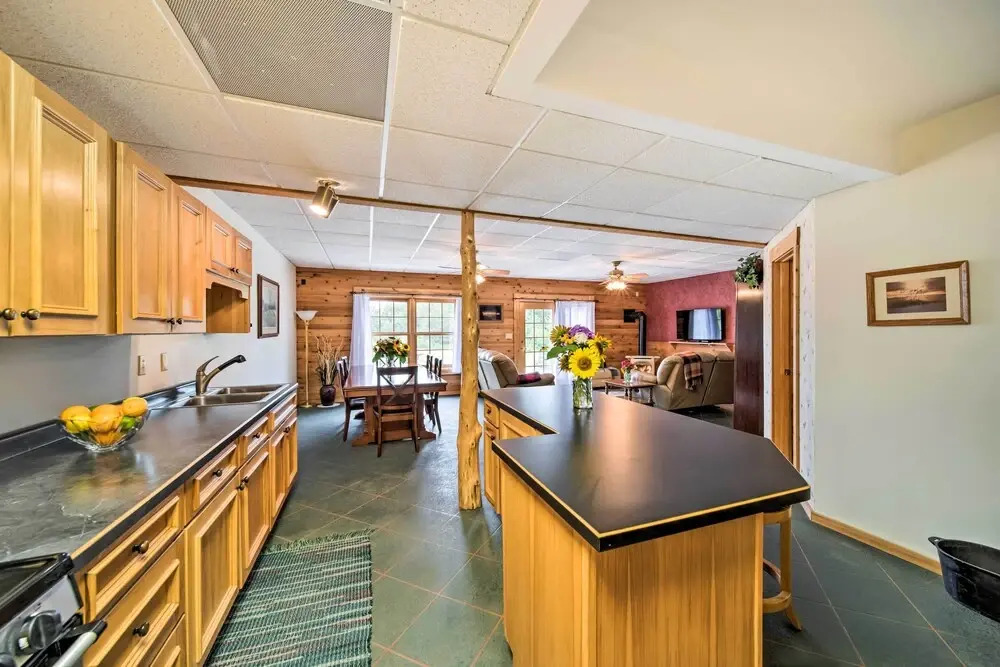 Rustic Keosauqua Gem: Fire Pit & Lake Sugema Views