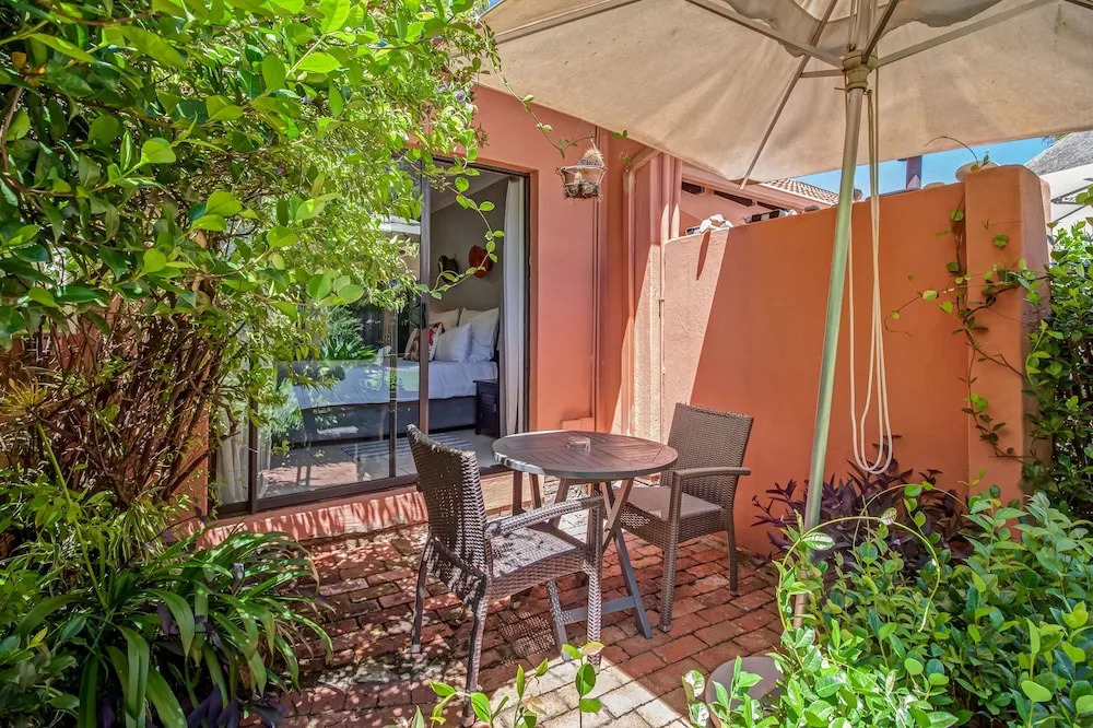 Sitatunga Guest Lodge - Sandton - Airport Shuttle - Solar & Borehole