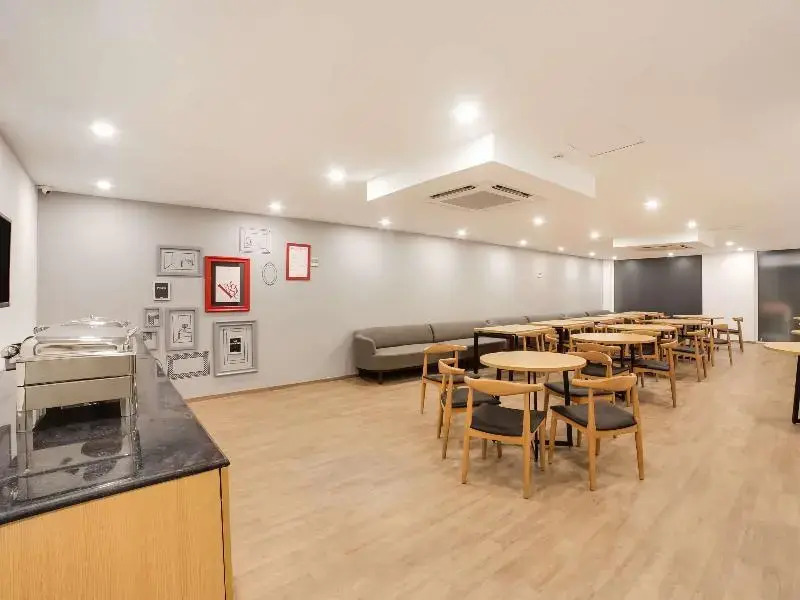 OYO Townhouse 141 Sector 14 Old Gurgaon