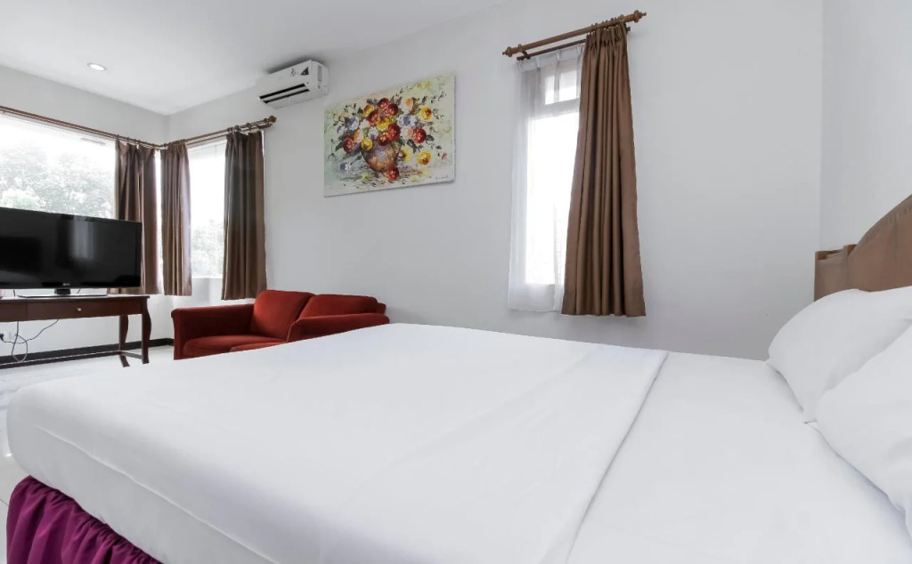 Emia Hotel