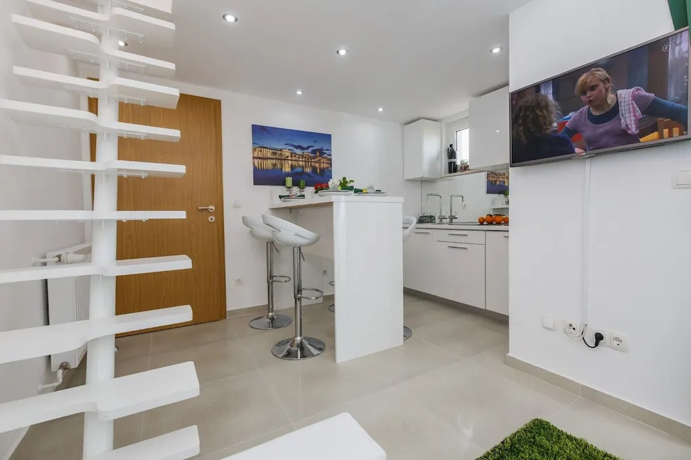 A1 - Modern Luxury apt w. 2 Balconies & sea View