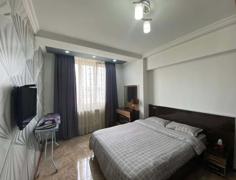 Eznik Koghbatsi- Amiryan crossroads 1 bedroom Newly Renovated apartment KO200