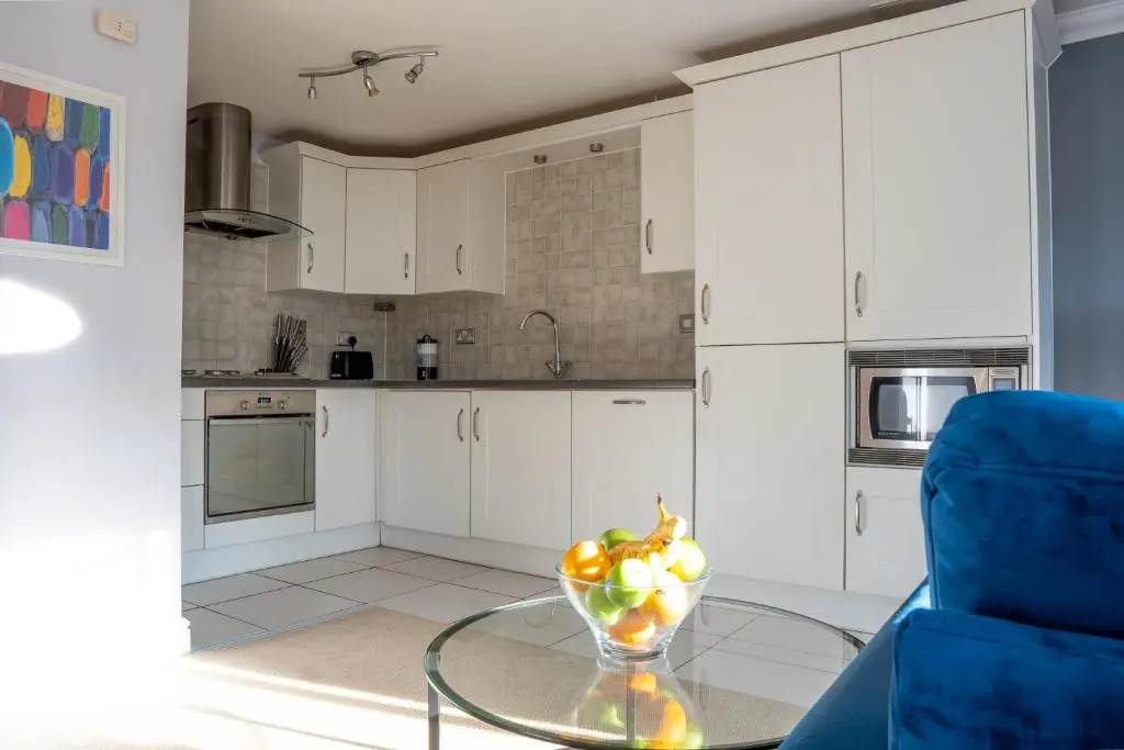 Homely Two Bedroom Apartment in Milton Keynes - Free Parking & WiFi