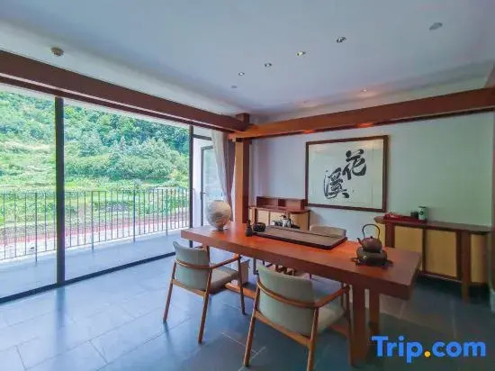 Yunshang Huaxi Holiday Hotel