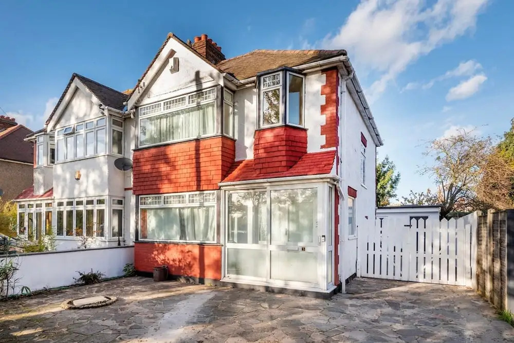Modern Apartment in Enfield With Comfort