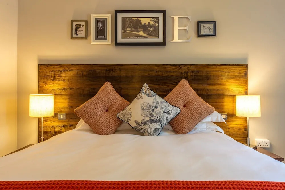 Greyhound Hotel