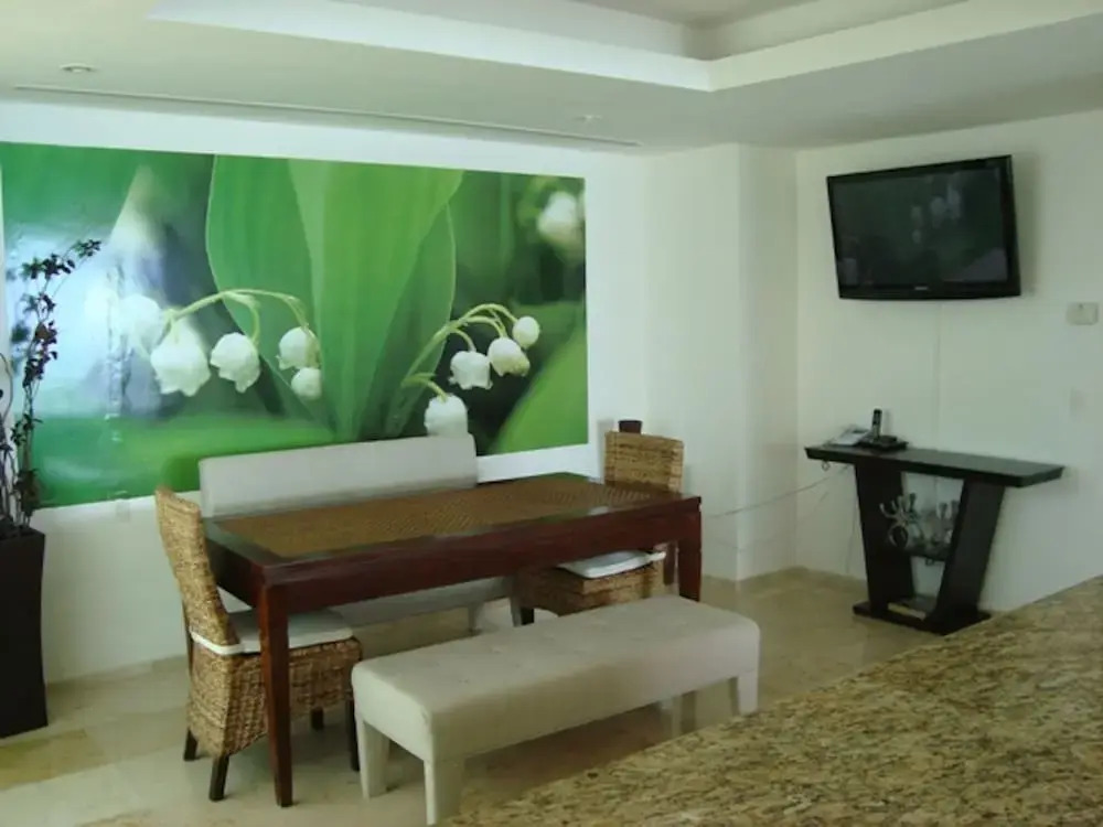 Unlimited Luxury ZAMORA Condo
