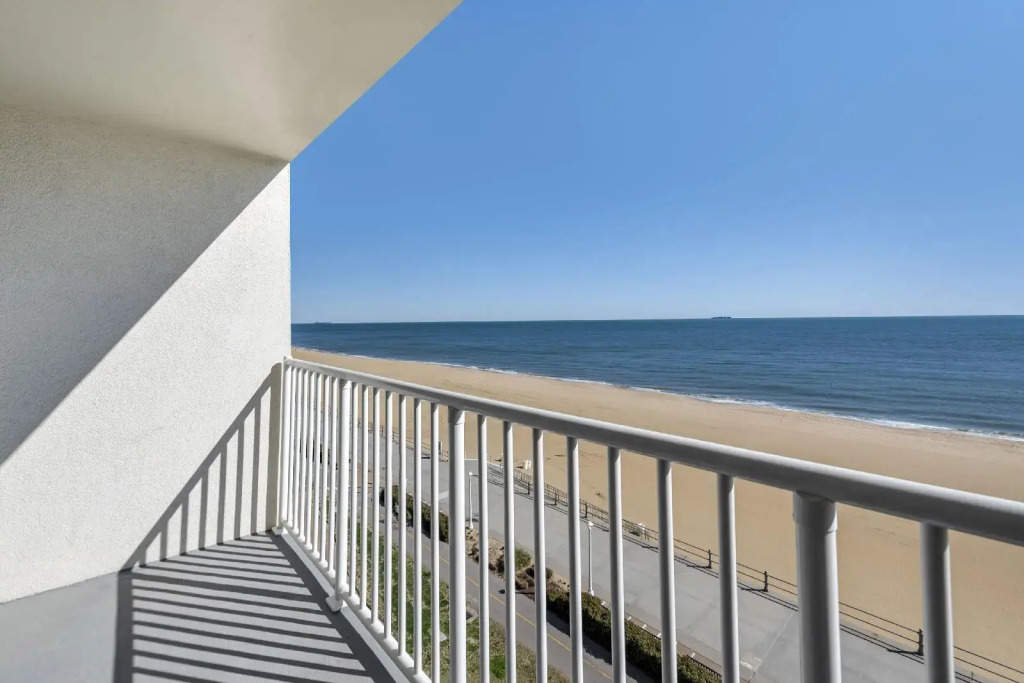 Coastal Hotel & Suites Virginia Beach - Oceanfront