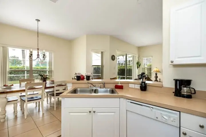 Disney - Large 5 Bedroom Gated Mediterranean Home, Davenport, US