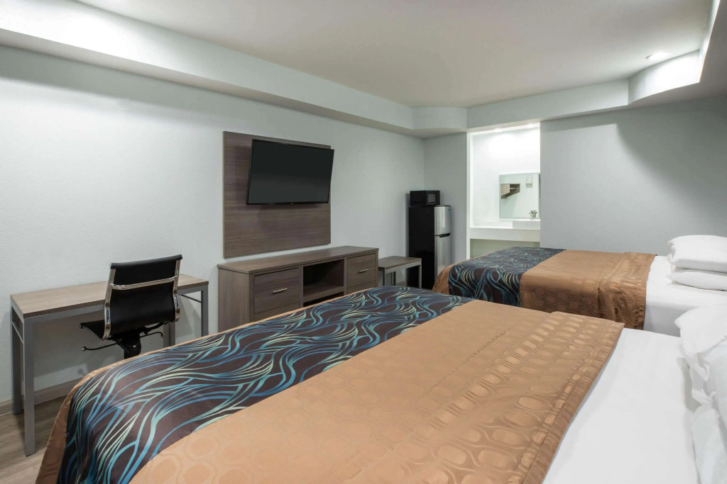Super 8 by Wyndham Humble/Fallcreek/Houston