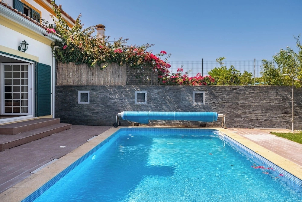 Villa in Azeitao w Pool and Garden