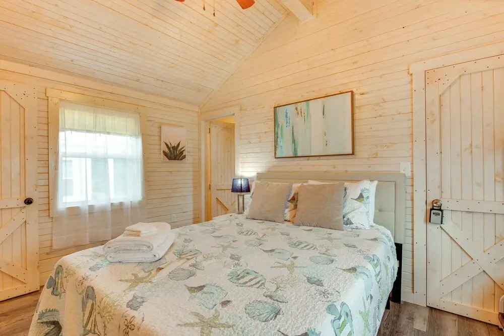 2 Mi to Carrabelle Beach: Home w/ Yard & Porch