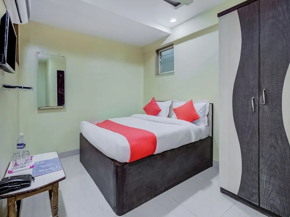OYO 27822 Amrut Executive
