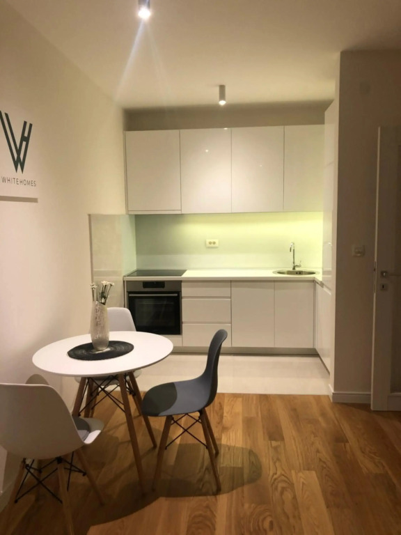 White Homes Apartments • Central Point