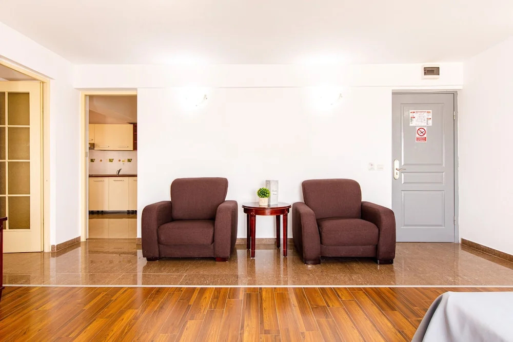 Lira Pacific Aparthotel