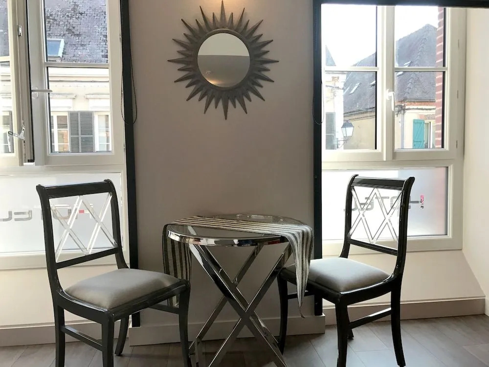 LOGIS Hotel-Restaurant Le Relais dAligre