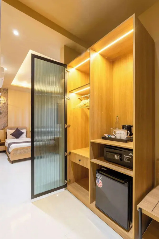Saltstayz Premier - Sector 50 & Golf Course Ext Road