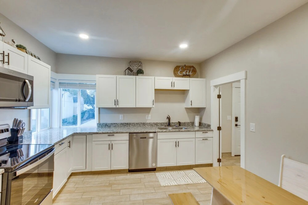 Stylish Logan Retreat w/ Smart TV + Central A/c!