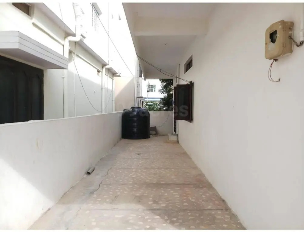 D1 Spacious & peaceful 2 bed Independent house with parking