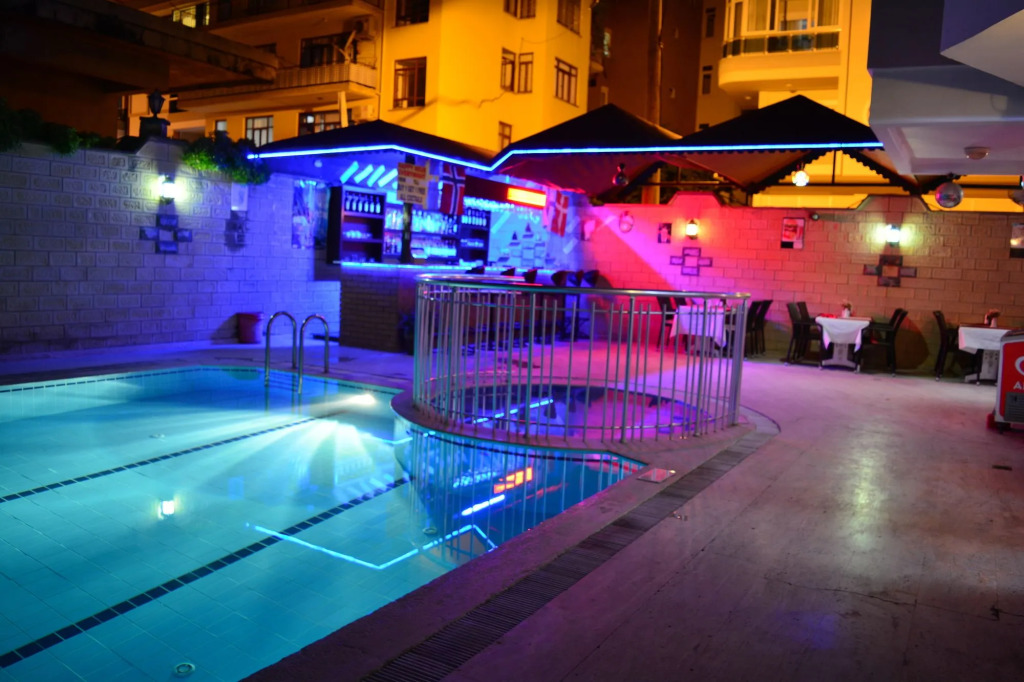 Cleo Hotel